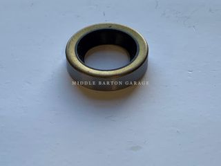 GEARBOX INPUT SHAFT OIL SEAL 500/600	