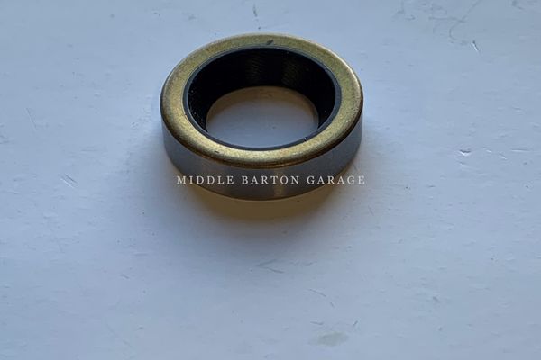GEARBOX INPUT SHAFT OIL SEAL 500/600	