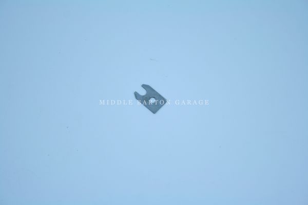 600 THROTTLE CABLE RETAINING PLATE