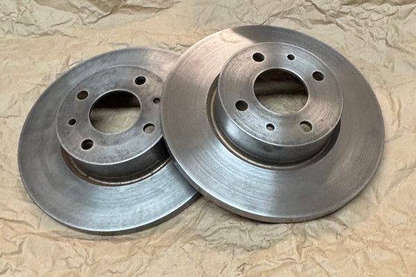 FRONT BRAKE DISCS (PAIR) FIAT CROMA / LANCIA THEMA (NOS)