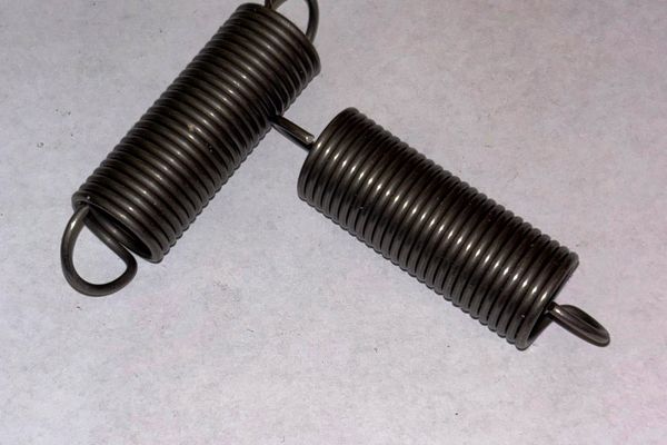 SET (2) HANDBRAKE SPRINGS - Fiat 124 SPIDER / FIAT 1300/1500