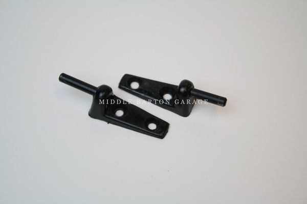SUNVISOR HINGES 124 SPIDER 5MM UPTO 78 BLACK PLASTIC (PAIR)