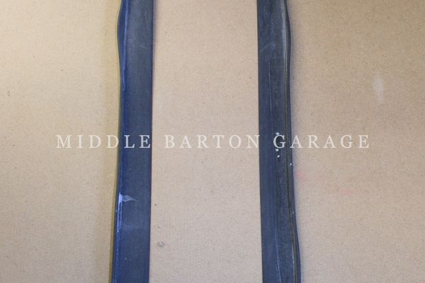 WEATHERSTRIP SET F. REAR QUART.LIGHT