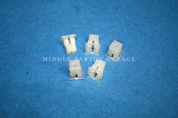 PLASTIC PLUG FASTENER FOR LICENCE BACK PLATE 124 X5